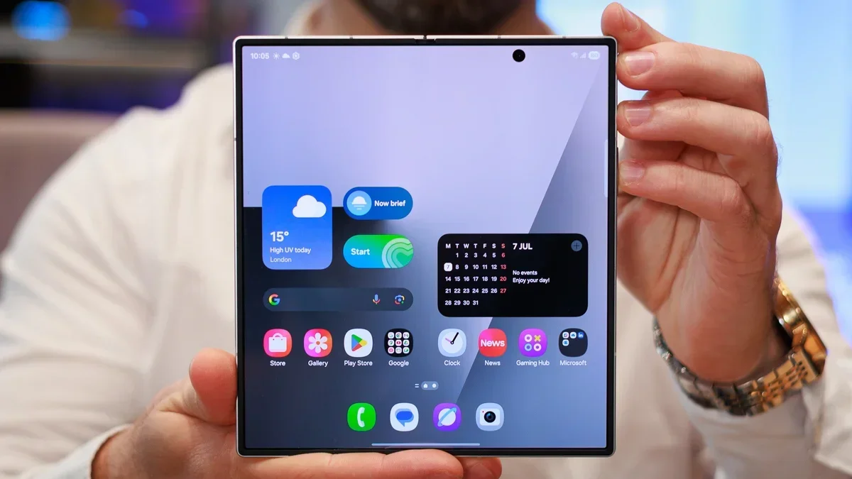 Samsung Galaxy Z Fold 8: станет ли он неоправданно дорогим на фоне новинок Apple и Google картинка Смартфон Samsung Galaxy Z Fold 8: брать или нет | DGL.RU