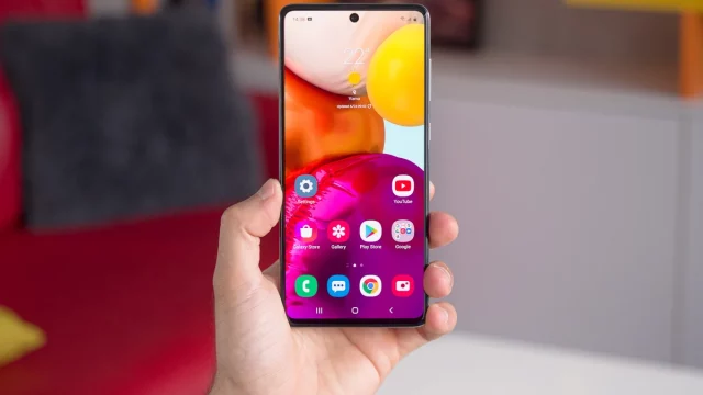 Большинство пользователей Samsung Messages могут прервать загрузку Google Messages