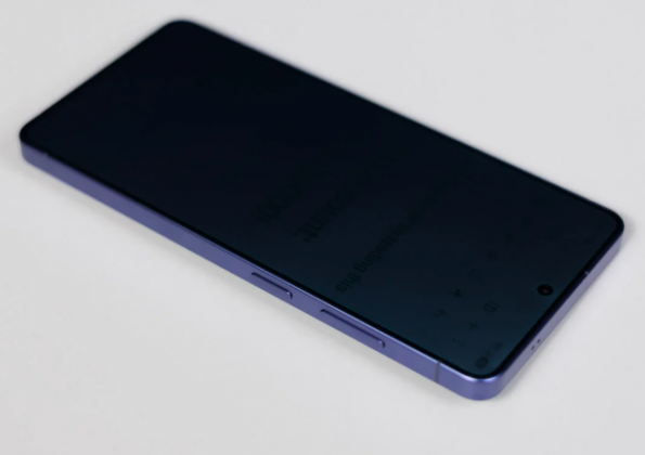 Конец эпохи любопытных глаз: Samsung Privacy Display превращает ваш экран в черную дыру для окружающих