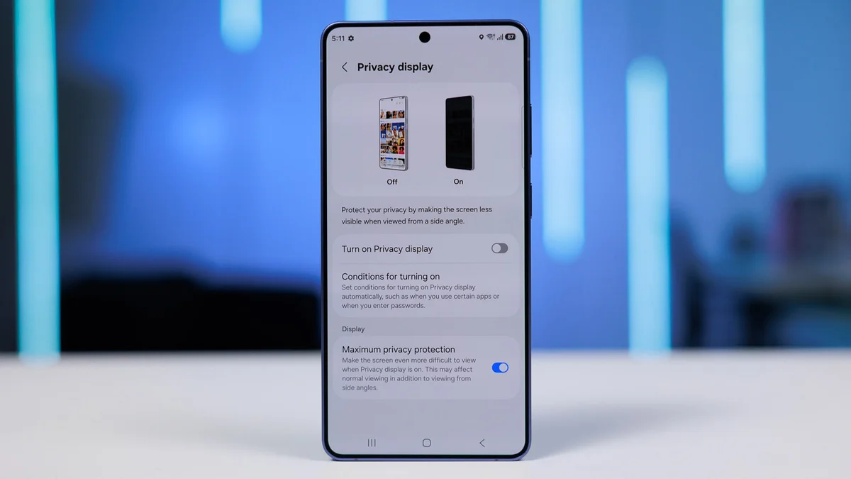 Конец эпохи любопытных глаз: Samsung Privacy Display превращает ваш экран в черную дыру для окружающих