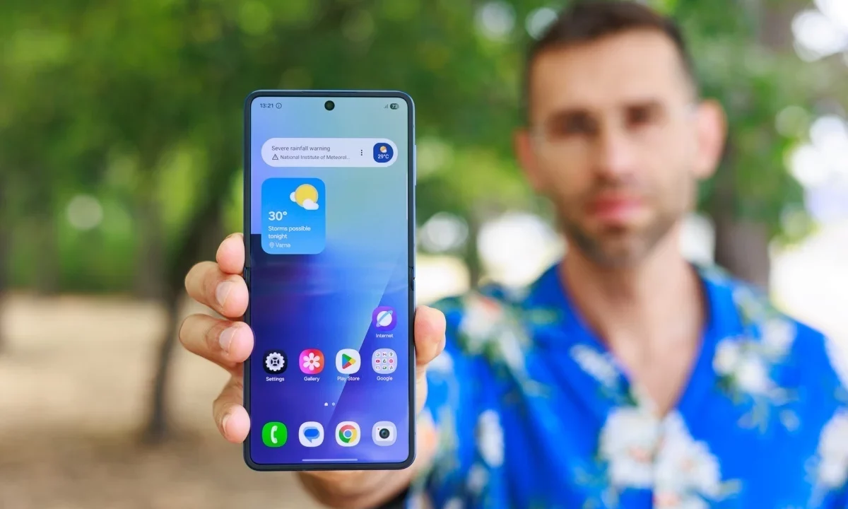 Смартфон Motorola Razr 2026: брать или нет | DGL.RU