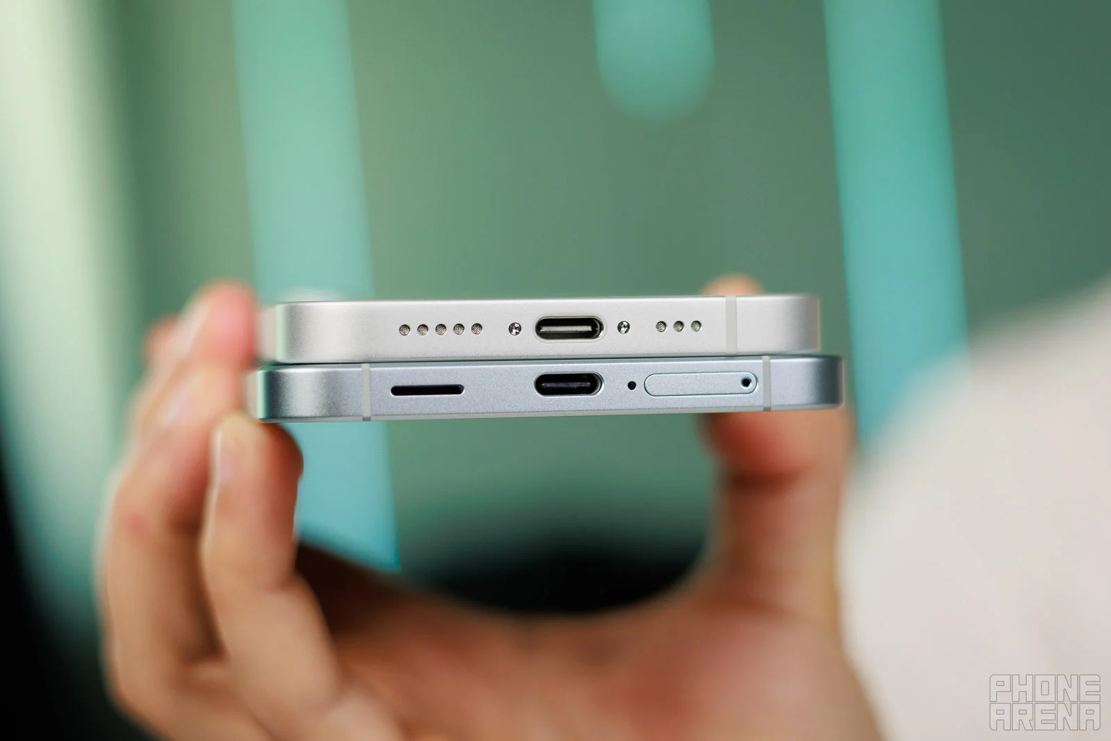 Galaxy A57 против iPhone 17e: Samsung преуспела в дизайне, но Apple лидирует в важной области картинка Смартфон Galaxy A57 удивил в битве с iPhone 17e | DGL.RU