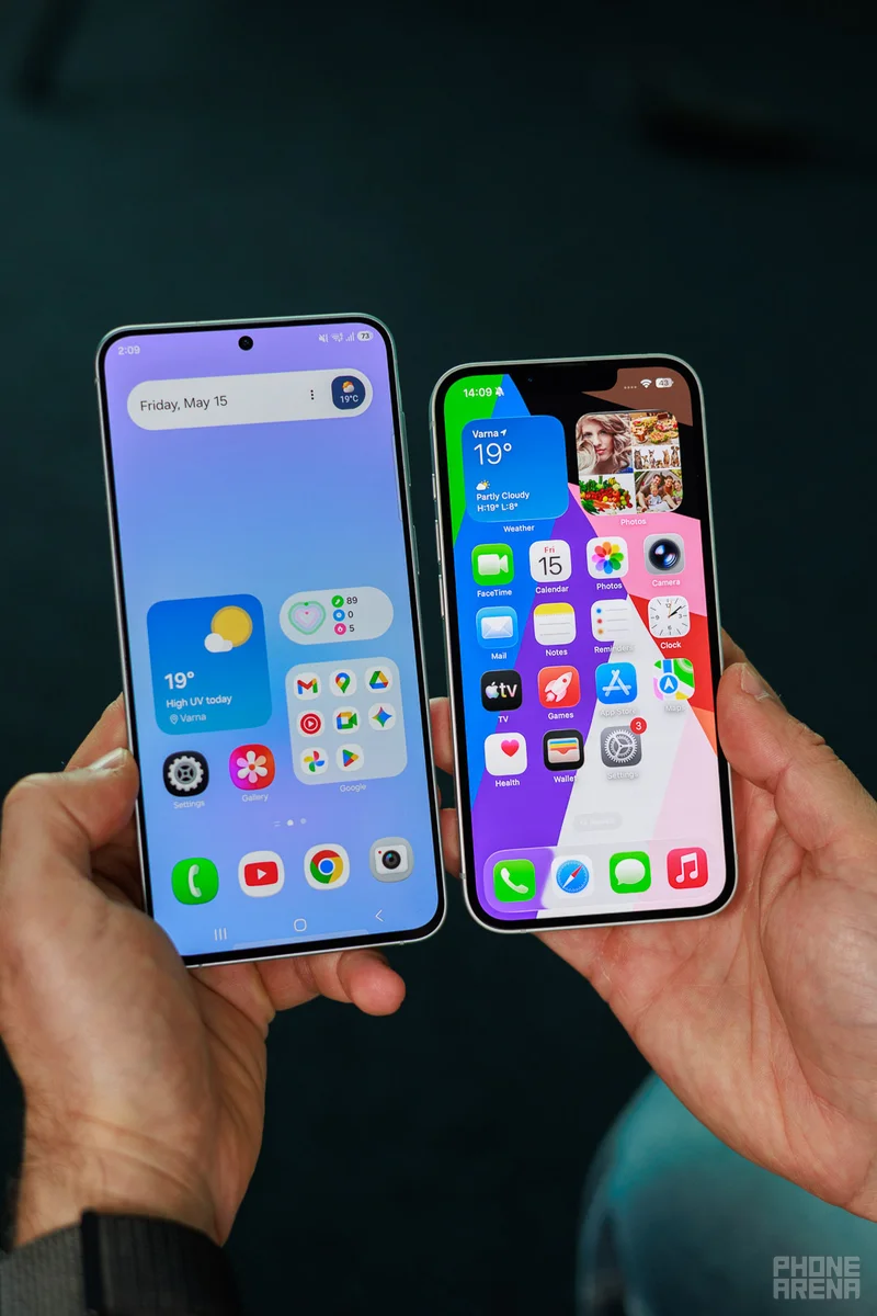 Galaxy A57 против iPhone 17e: Samsung преуспела в дизайне, но Apple лидирует в важной области картинка Смартфон Galaxy A57 удивил в битве с iPhone 17e | DGL.RU