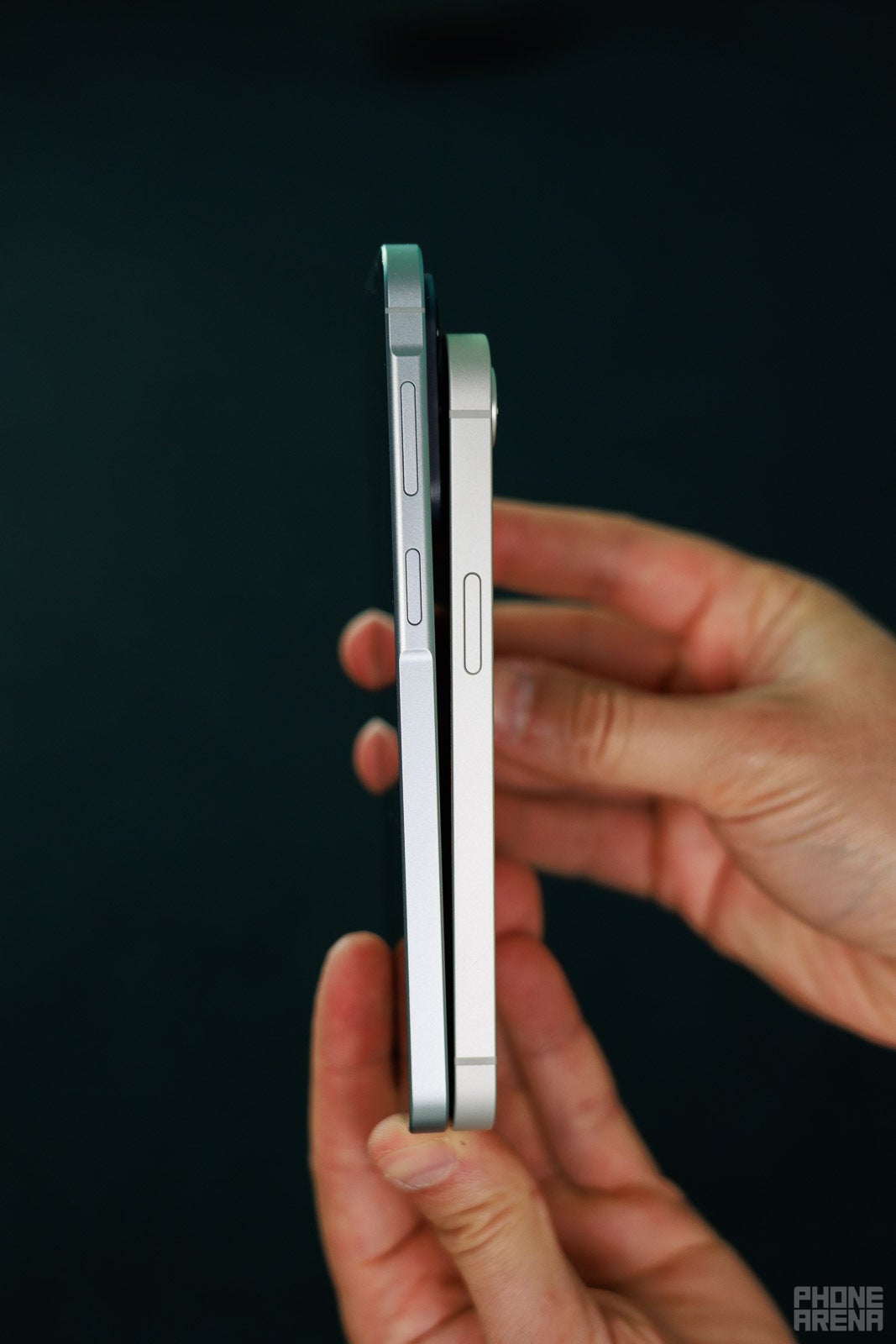 Galaxy A57 против iPhone 17e: Samsung преуспела в дизайне, но Apple лидирует в важной области картинка Смартфон Galaxy A57 удивил в битве с iPhone 17e | DGL.RU