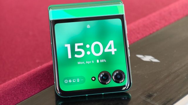 Смартфон Motorola Razr 2025 FIFA Edition | DGL.RU1 Смартфон Motorola Razr 2025 FIFA Edition | DGL.RU