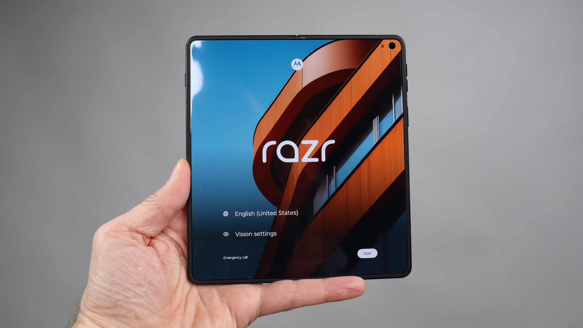 Смартфон Motorola Razr Fold: всё об экране | DGL.RU