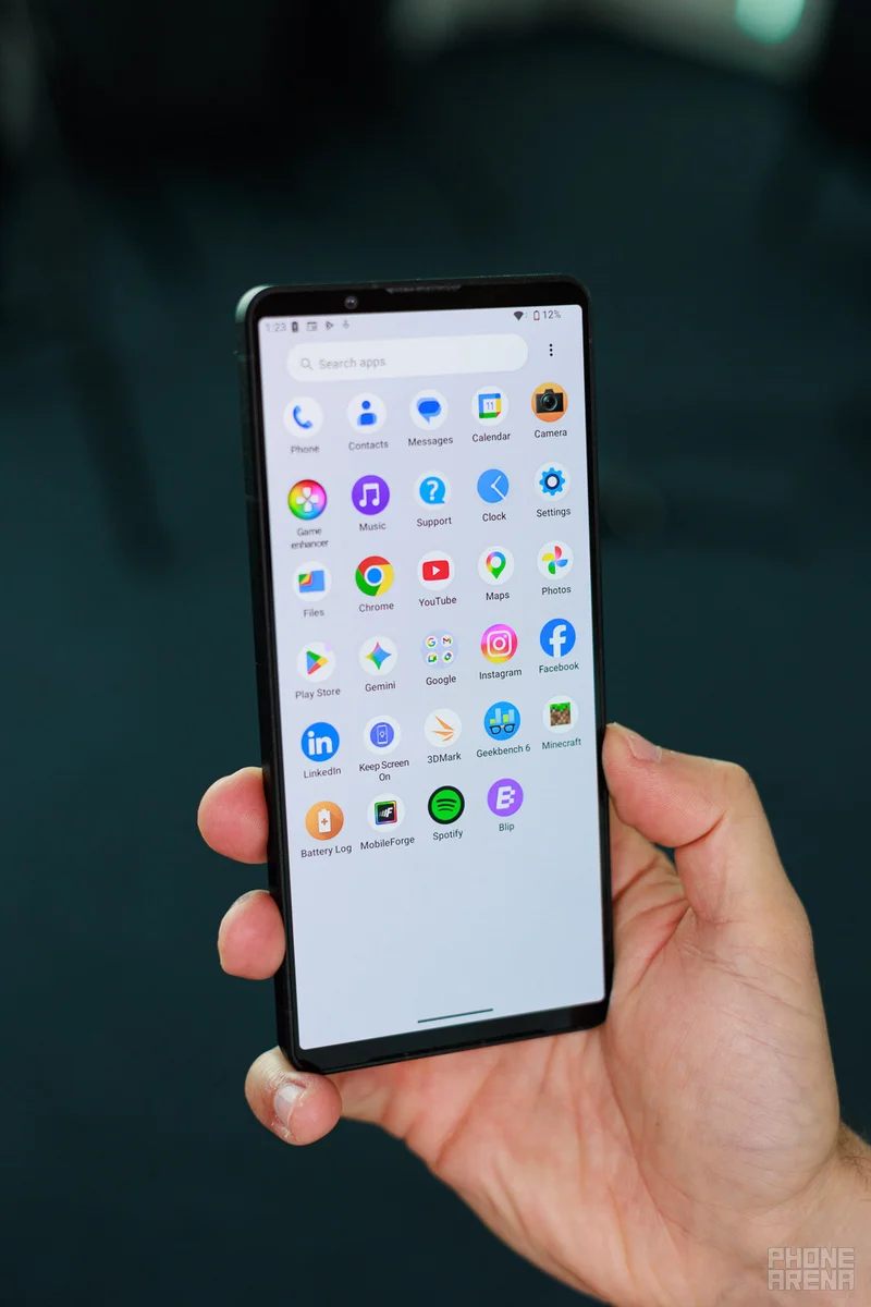 Обзор Sony Xperia 1 VIII: функции, которые упразднили в iPhone и Galaxy картинка Смартфон Sony Xperia 1 VIII удивил фишками | DGL.RU