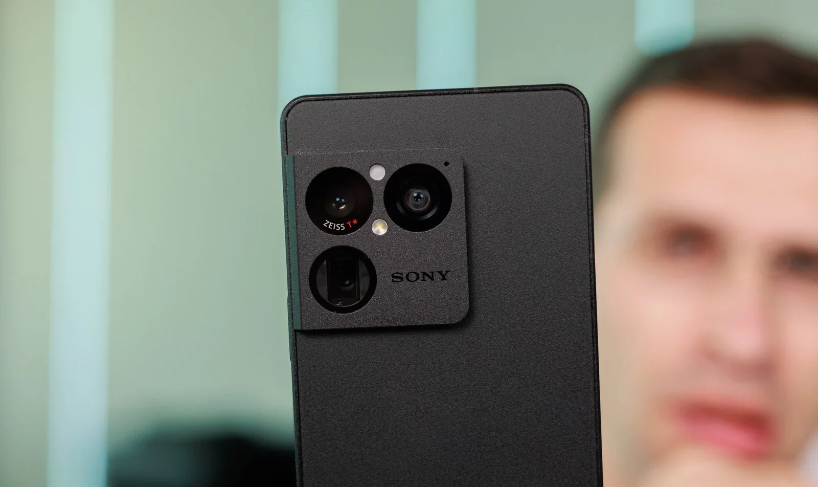 Обзор Sony Xperia 1 VIII: функции, которые упразднили в iPhone и Galaxy картинка Смартфон Sony Xperia 1 VIII удивил фишками | DGL.RU