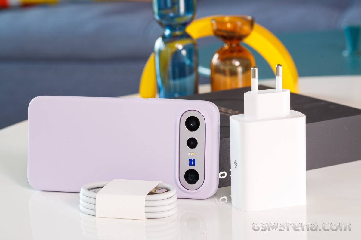 Обзор vivo X300 FE: ставка на повседневный комфорт картинка Смартфон vivo X300 FE удивил камерами ZEISS | DGL.RU