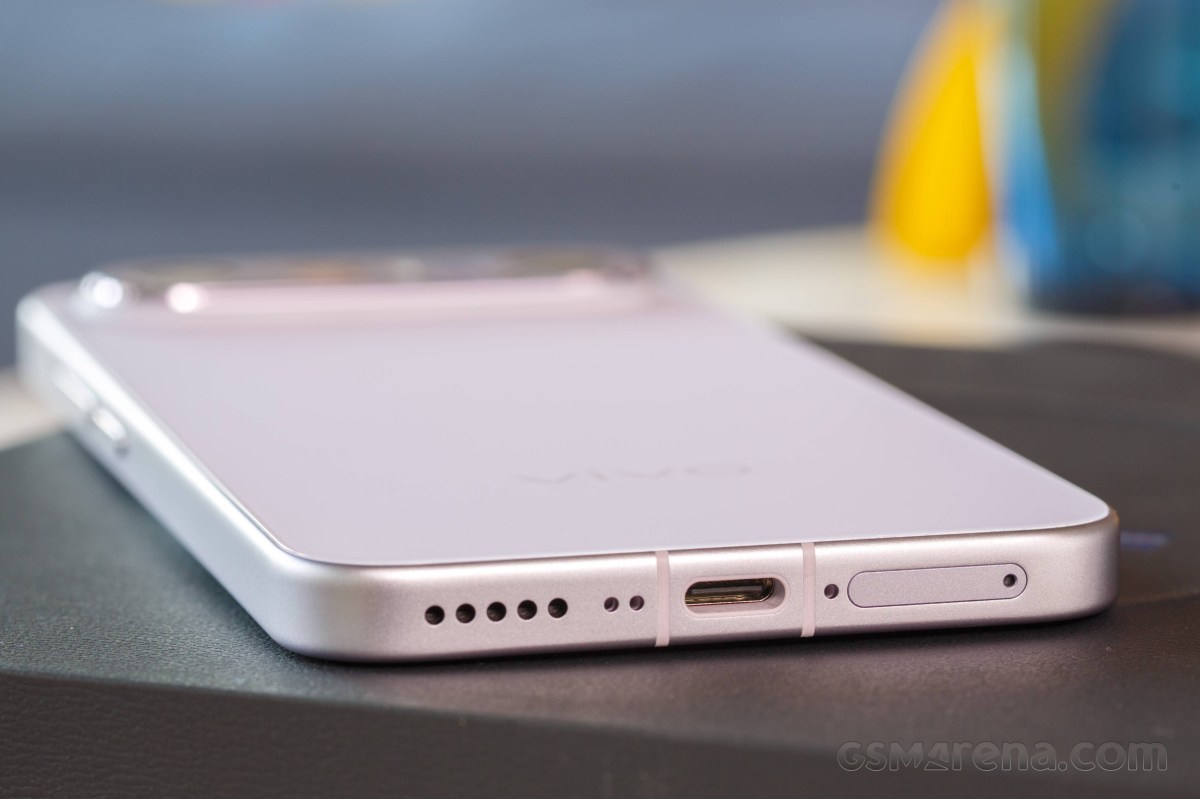 Обзор vivo X300 FE: ставка на повседневный комфорт картинка Смартфон vivo X300 FE удивил камерами ZEISS | DGL.RU
