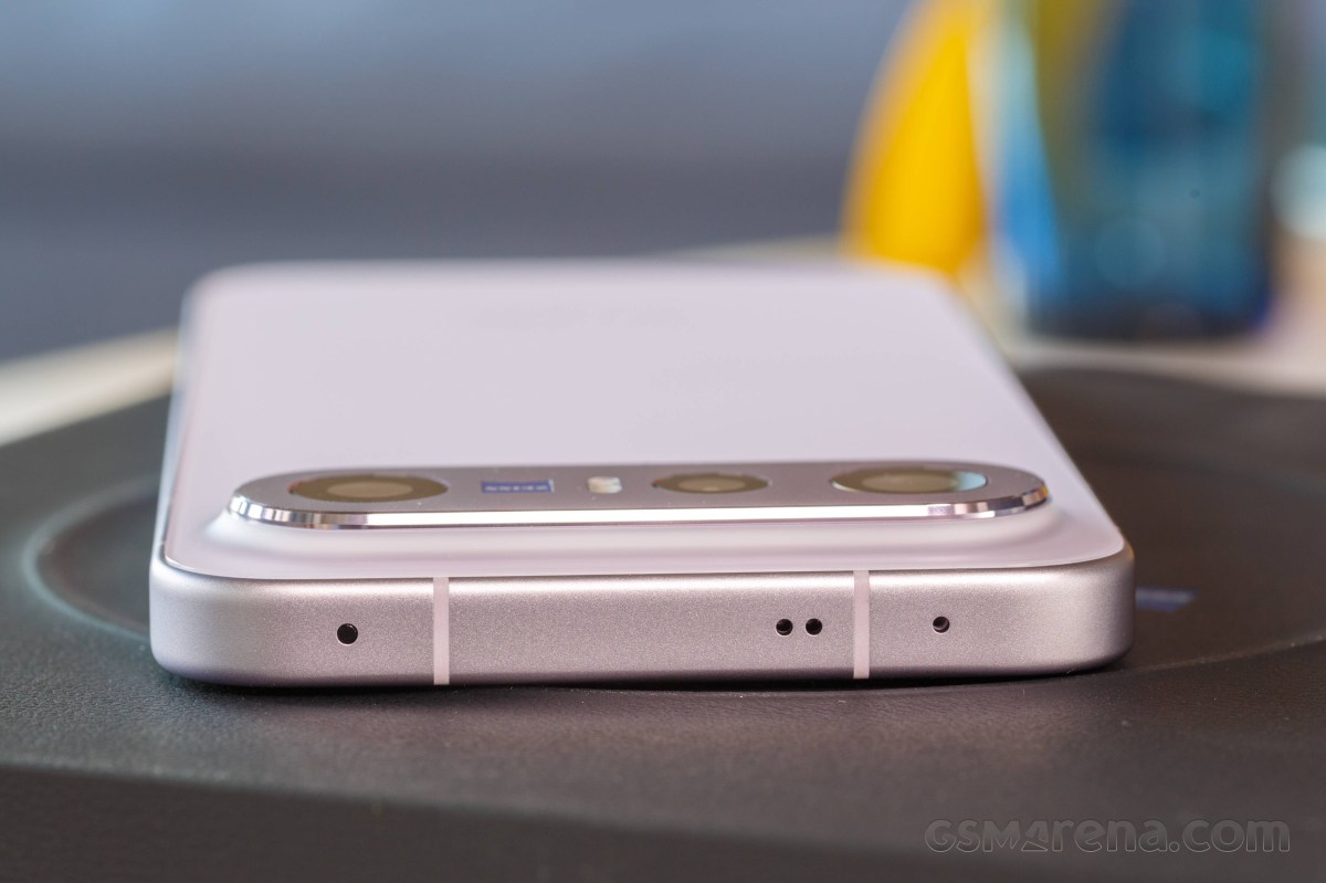 Обзор vivo X300 FE: ставка на повседневный комфорт картинка Смартфон vivo X300 FE удивил камерами ZEISS | DGL.RU