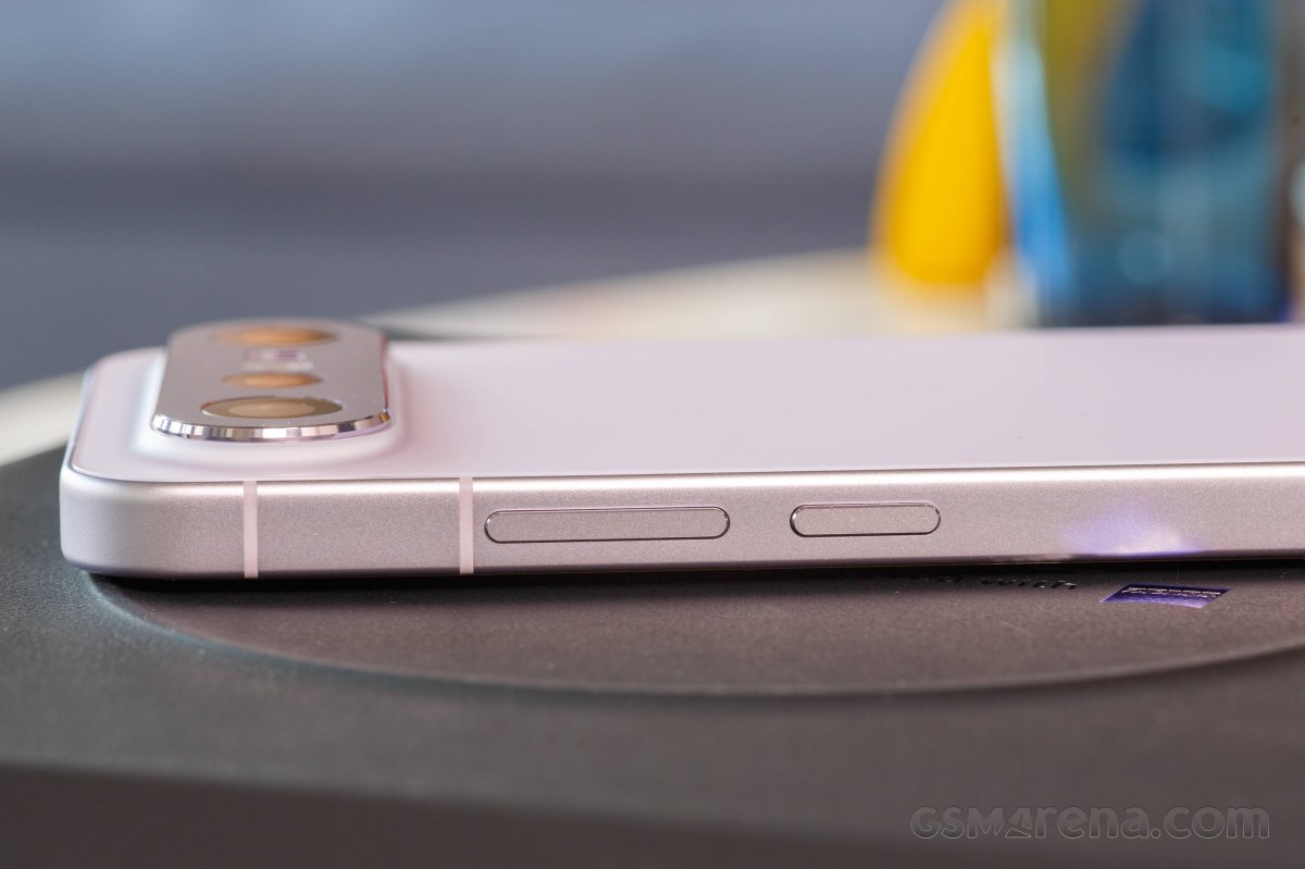 Обзор vivo X300 FE: ставка на повседневный комфорт картинка Смартфон vivo X300 FE удивил камерами ZEISS | DGL.RU