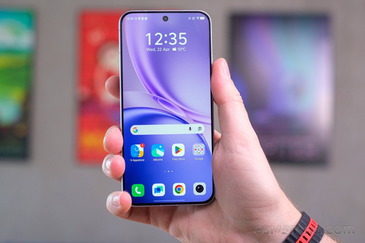 Обзор vivo X300 FE: ставка на повседневный комфорт картинка Смартфон vivo X300 FE удивил камерами ZEISS | DGL.RU