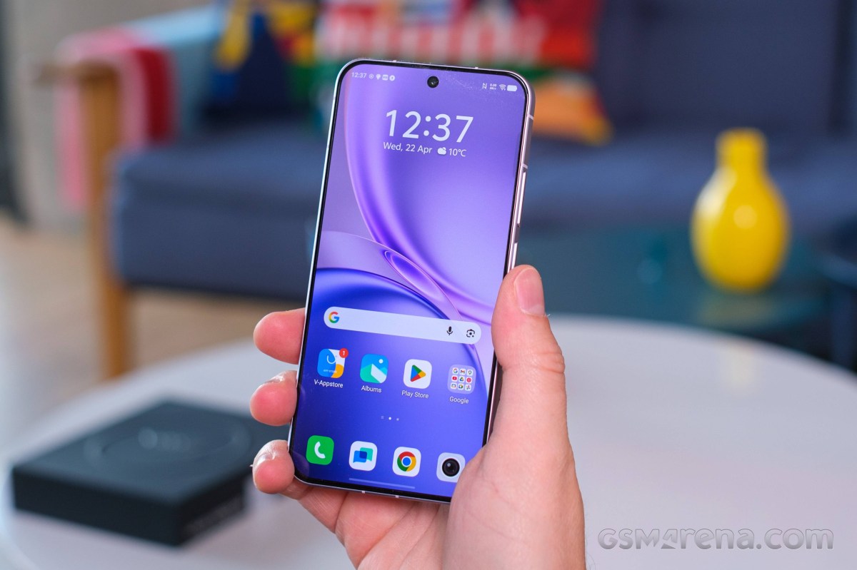 Обзор vivo X300 FE: ставка на повседневный комфорт картинка Смартфон vivo X300 FE удивил камерами ZEISS | DGL.RU