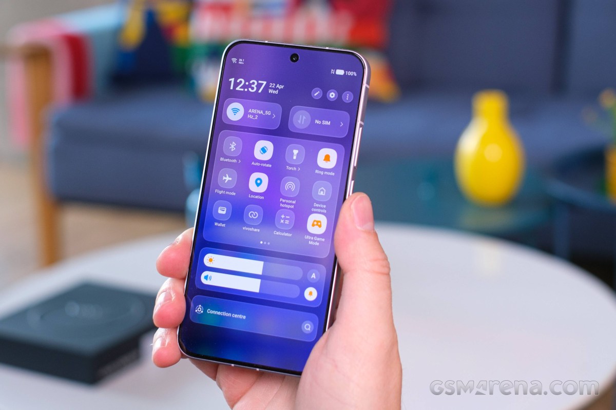 Обзор vivo X300 FE: ставка на повседневный комфорт картинка Смартфон vivo X300 FE удивил камерами ZEISS | DGL.RU
