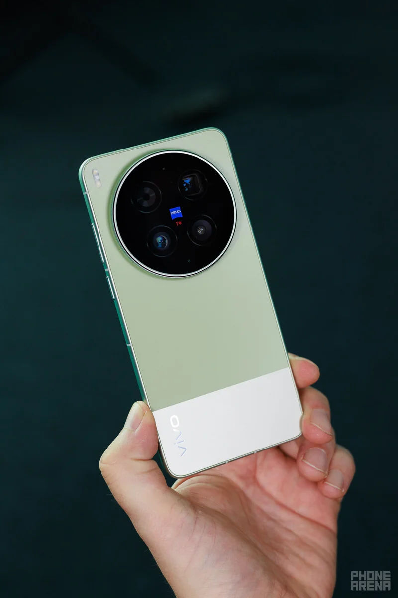 Обзор vivo X300 Ultra - фанатам мобильной фотографии посвящается картинка Смартфон vivo X300 Ultra: ставка на камеру 200 Мп | DGL.RU