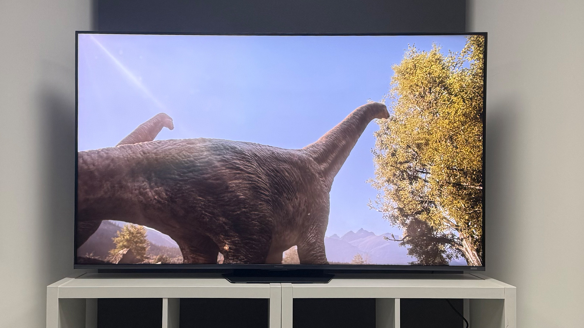 Обзор Hisense UR9 - он очень впечатляет, но стал ли он убийцей OLED? картинка Телевизор Hisense UR9 RGB Mini LED тест 2026 | DGL.RU