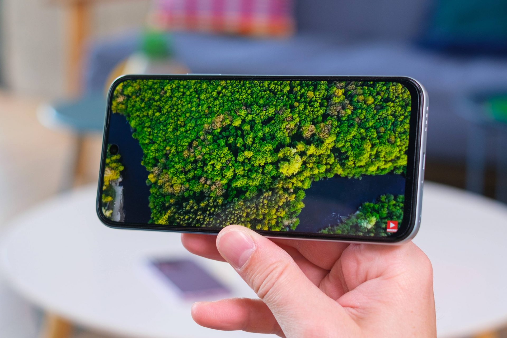 Трое суток без розетки: тест автономности нового Realme с батареей на 8000 мАч картинка Смартфон Realme 16T 5G: три дня без розетки | DGL.RU