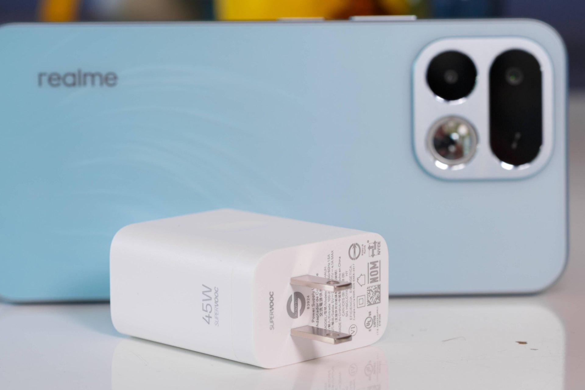Трое суток без розетки: тест автономности нового Realme с батареей на 8000 мАч картинка Смартфон Realme 16T 5G: три дня без розетки | DGL.RU