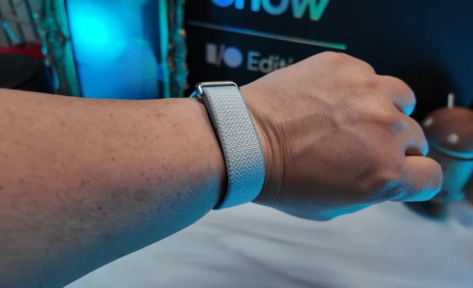 Google Fitbit Air: кому нужен трекер без экрана | DGL.RU