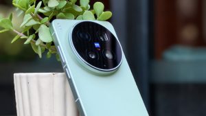 vivo X300 Ultra в цвете Victory Green: тяжелый люкс для мобильных фотографов