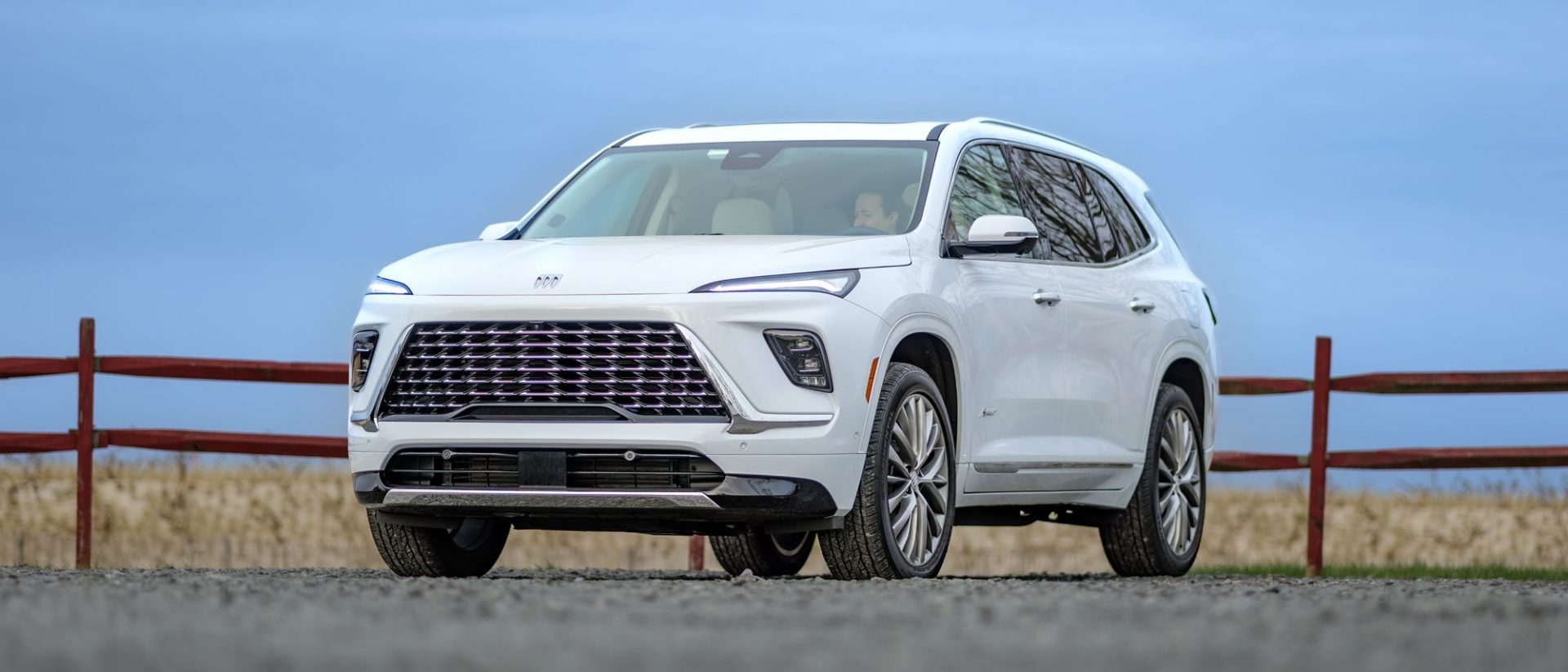 Обзор Buick Enclave Avenir AWD 2026 — доступный аналог Cadillac
