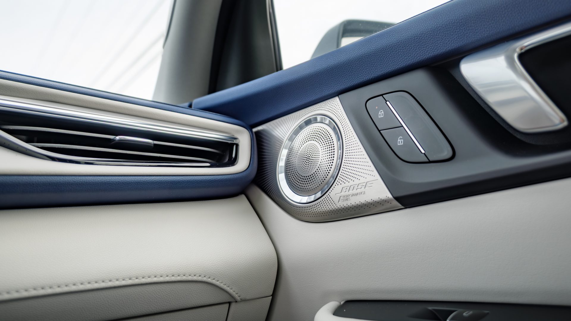Обзор Buick Enclave Avenir AWD 2026 - доступный аналог Cadillac картинка Внедорожник Buick Enclave удивил роскошью | DGL.RU