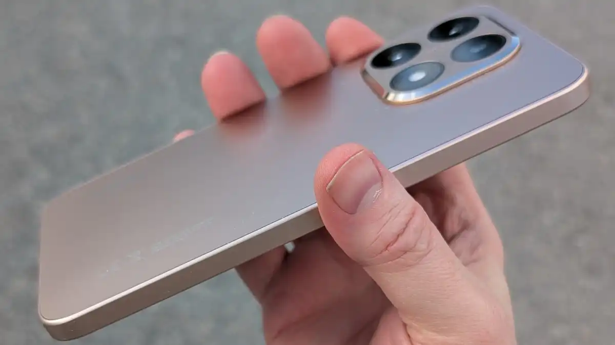 Блеск и нищета эргономики: почему премиальный дизайн Xiaomi 17T — это ловушка
