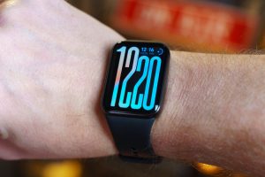 Xiaomi Smart Band 10 Pro: керамический корпус и три недели на одном заряде