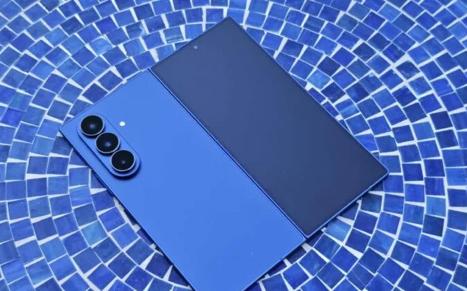5 Android-смартфонов, которые стоит купить вместо Motorola Razr Fold