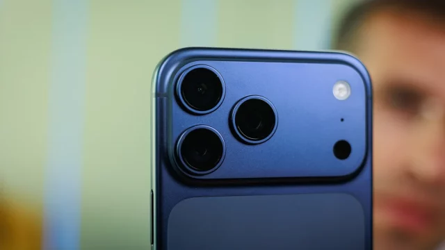 Загадочная полоса на корпусе iPhone 17 Pro почему вам не стоит паниковать (1)