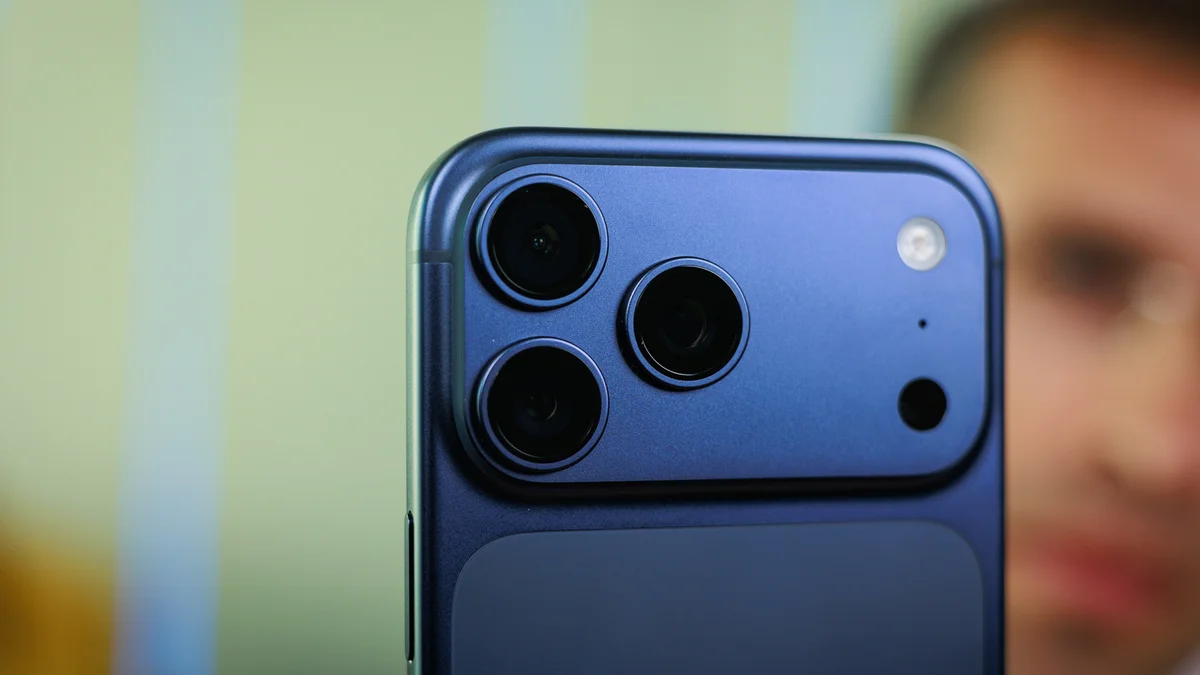 Загадочная полоса на корпусе iPhone 17 Pro: почему вам не стоит паниковать
