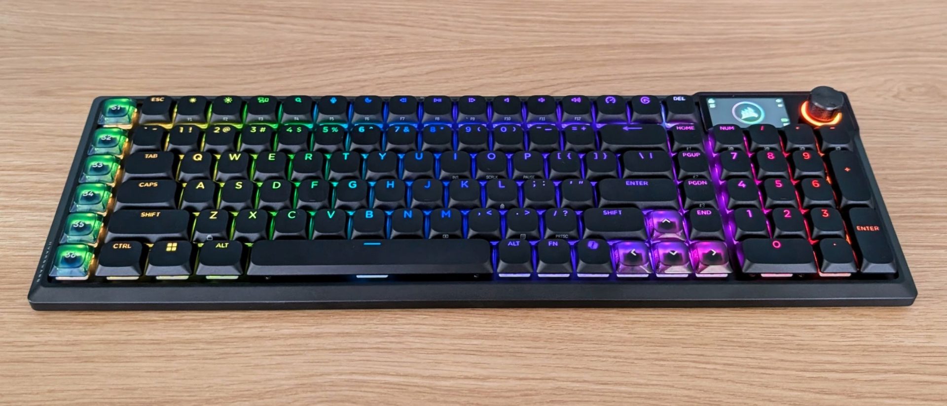Обзор Corsair Vanguard Air 99 — премиальная 99% механика