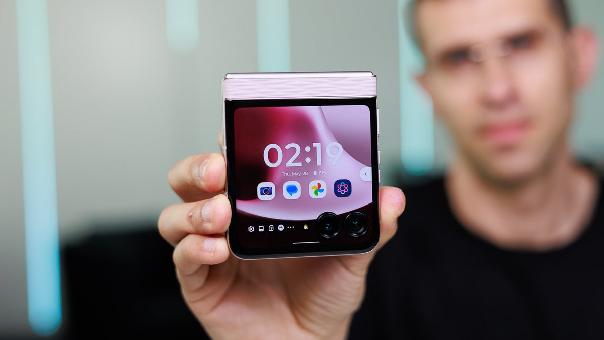 Обзор Motorola Razr 2026 — важный апгрейд базовой версии