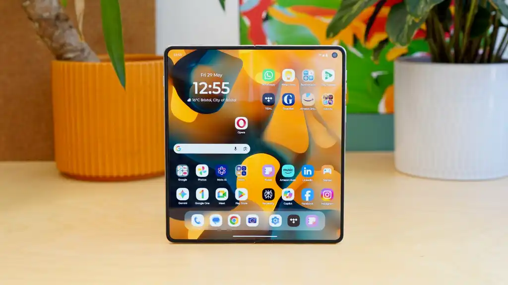 Обзор Motorola Razr Fold — премиальный складной смартфон