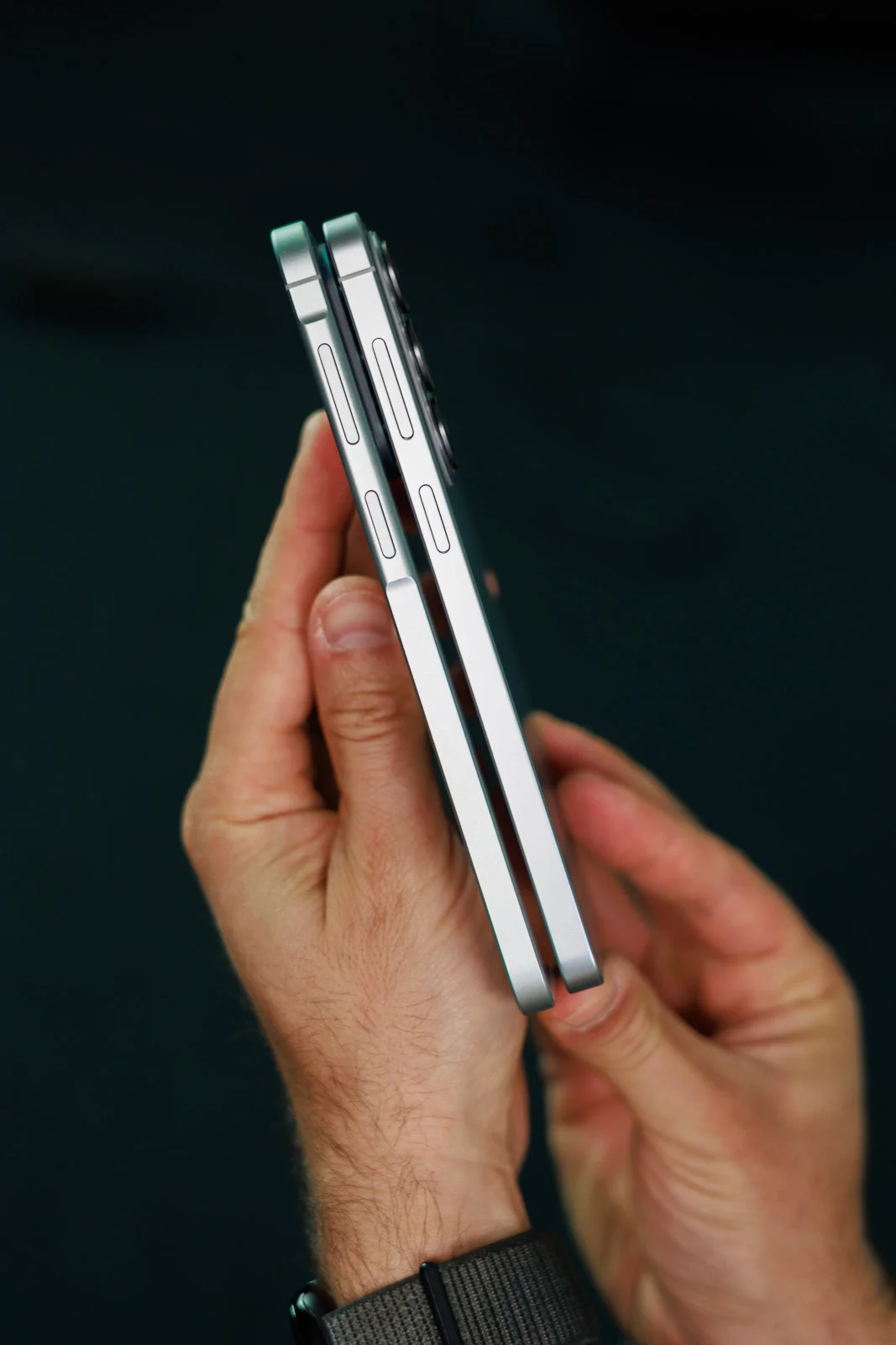 Samsung Galaxy A57 против Galaxy S26 Plus: так ли нужен флагман? картинка Samsung Galaxy A57 против Samsung Galaxy S26 Plus