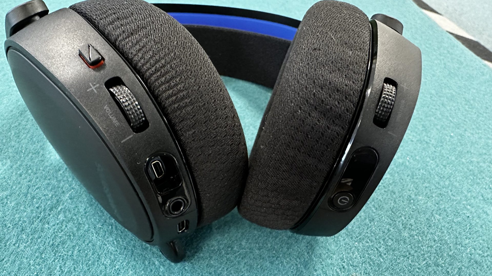 Обзор SteelSeries Arctis 7P+ — лучшая гарнитура для PS5 картинка SteelSeries Arctis 7P+