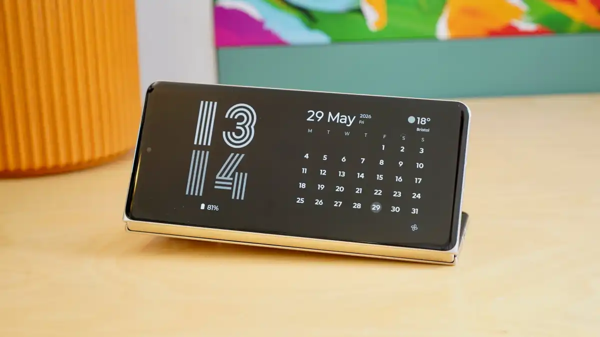 Обзор Motorola Razr Fold — премиальный складной смартфон картинка Motorola Razr Fold