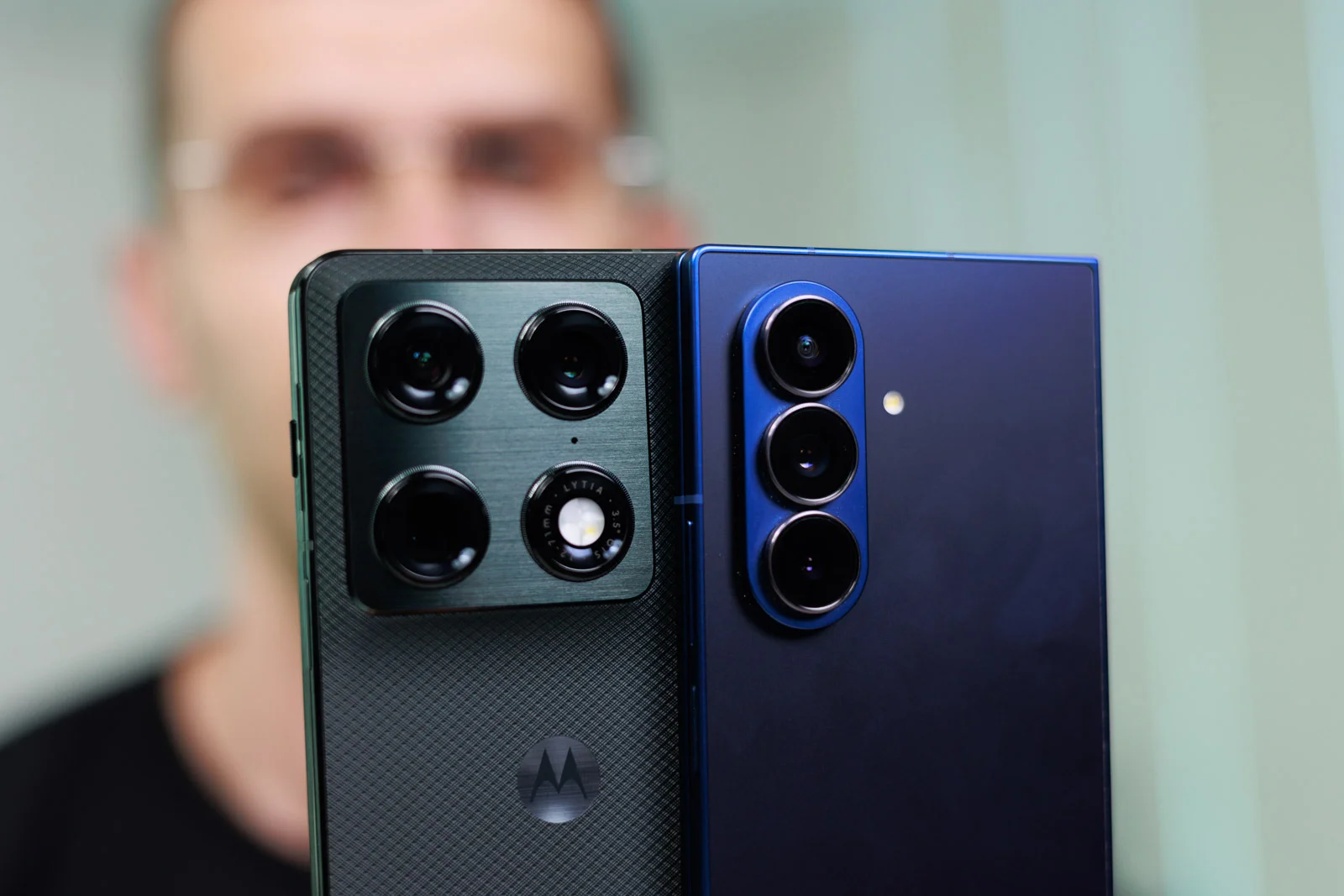Motorola Razr Fold против Galaxy Fold 7