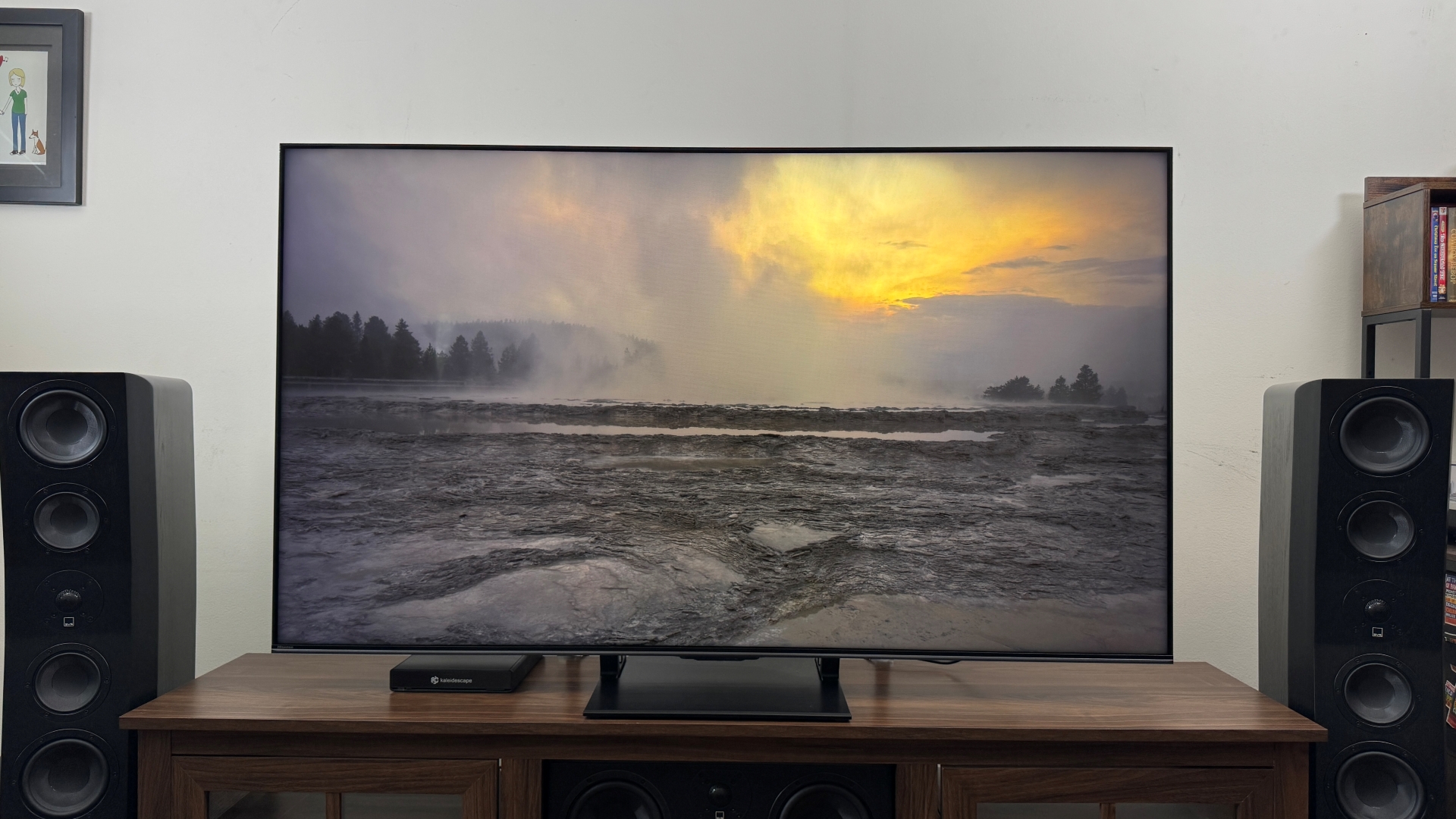 Обзор Hisense U75QG: невероятная яркость в среднем классе картинка Hisense U75QG