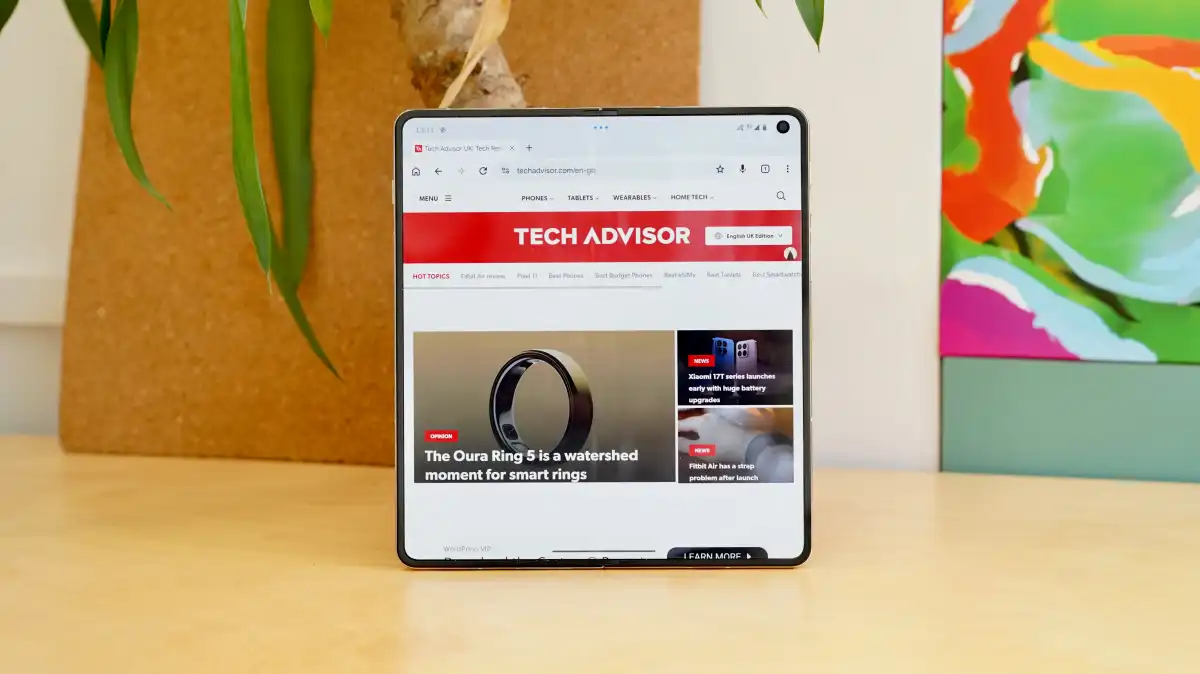 Обзор Motorola Razr Fold — премиальный складной смартфон картинка Motorola Razr Fold