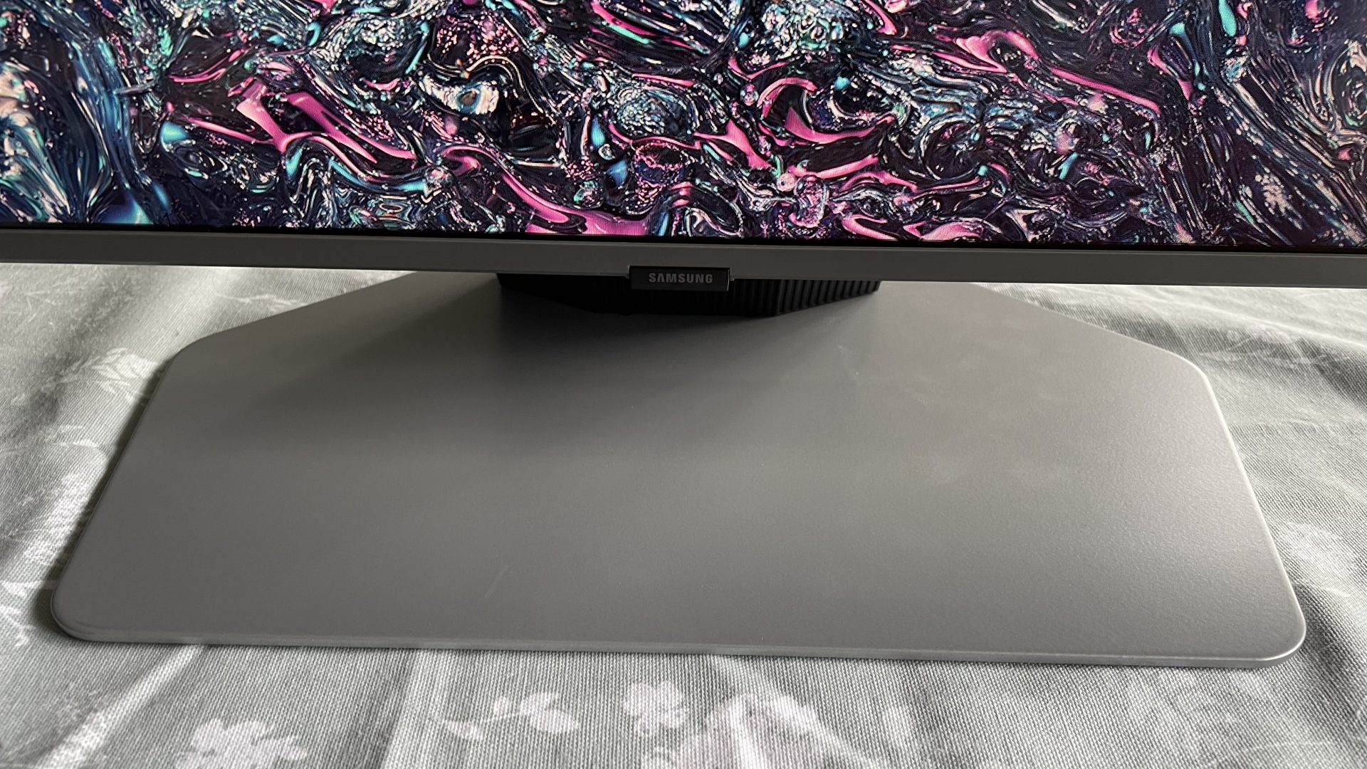 Обзор Samsung Q80D: шикарный звук и потрясающий контраст картинка Samsung Q80D