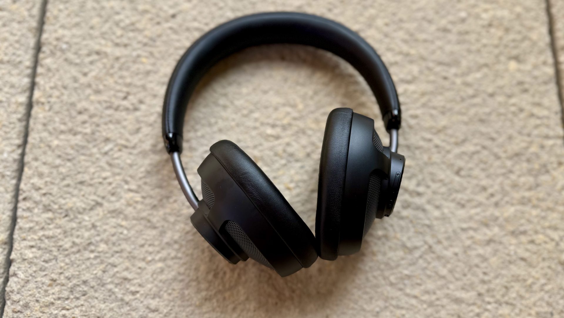 Обзор JLab JBuds Open — смелый, но очень спорный концепт картинка JLab JBuds Open