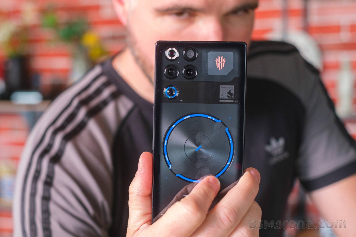 Обзор Nubia RedMagic 11S Pro — геймерская мощь с кулером картинка Nubia RedMagic 11S Pro
