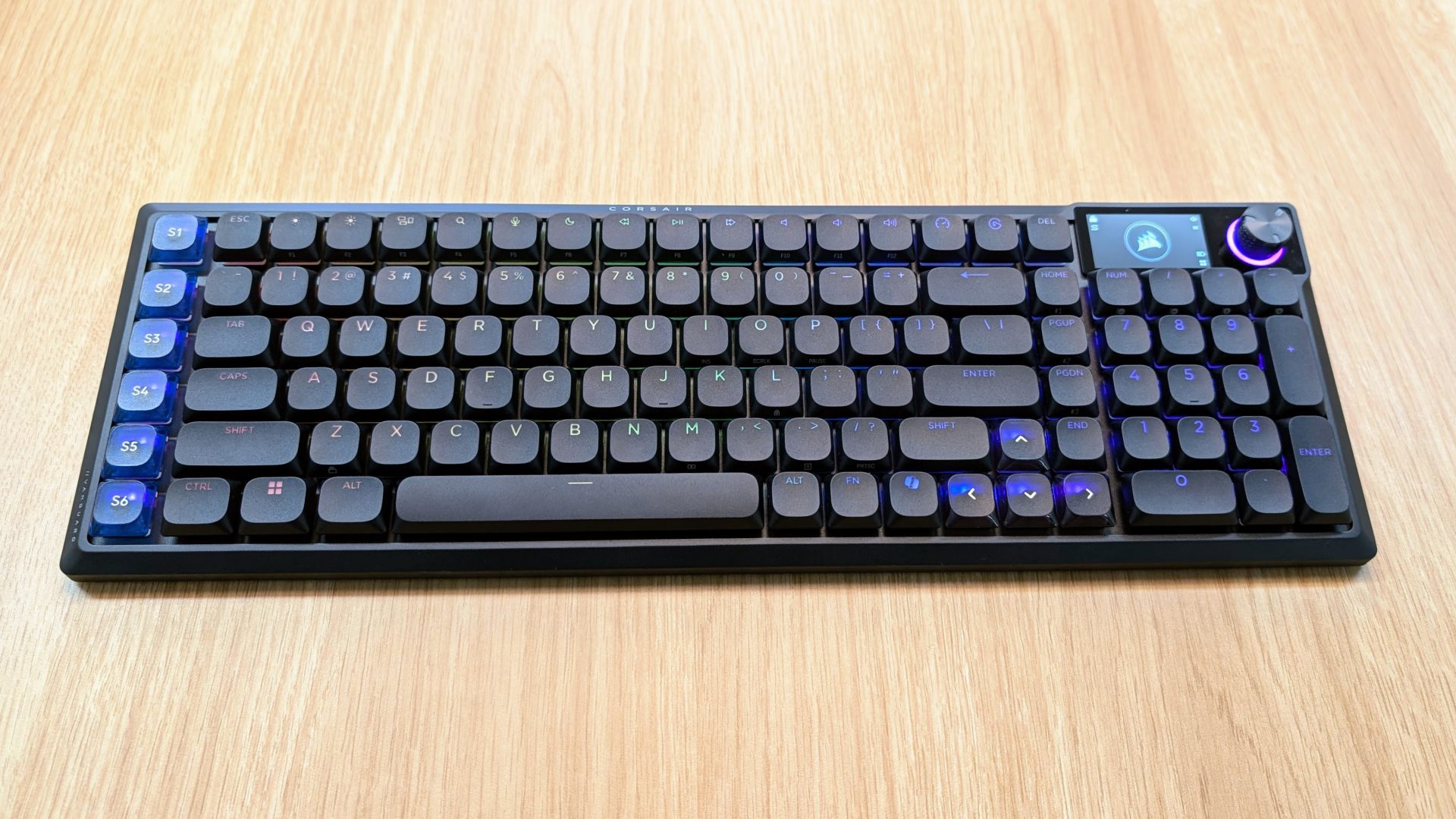 Обзор Corsair Vanguard Air 99 — премиальная 99% механика картинка Corsair Vanguard Air 99