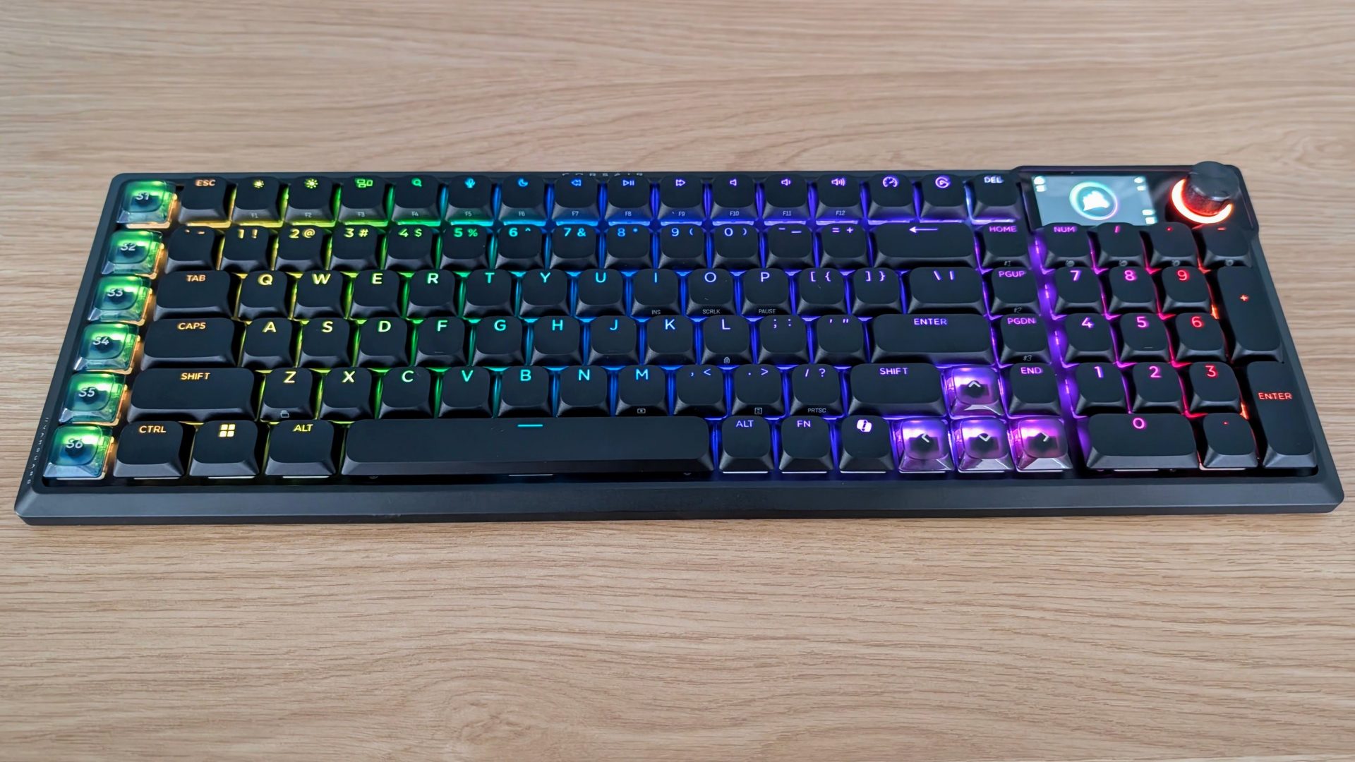 Обзор Corsair Vanguard Air 99 — премиальная 99% механика картинка Corsair Vanguard Air 99