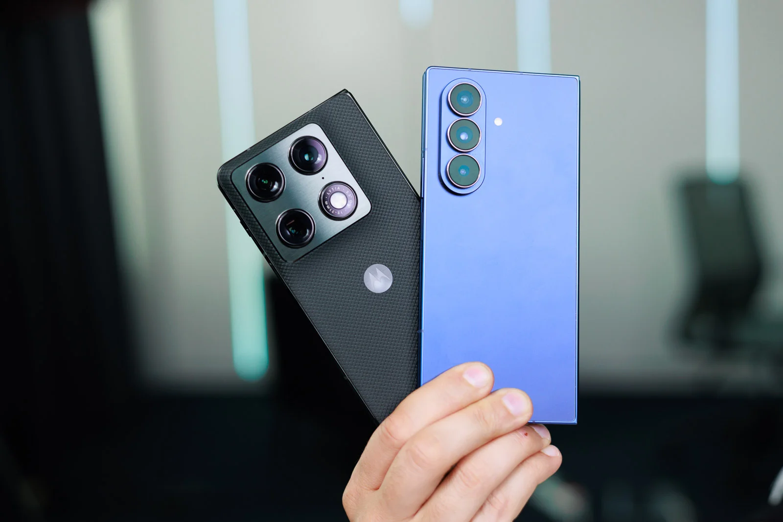 Motorola Razr Fold против Galaxy Fold 7