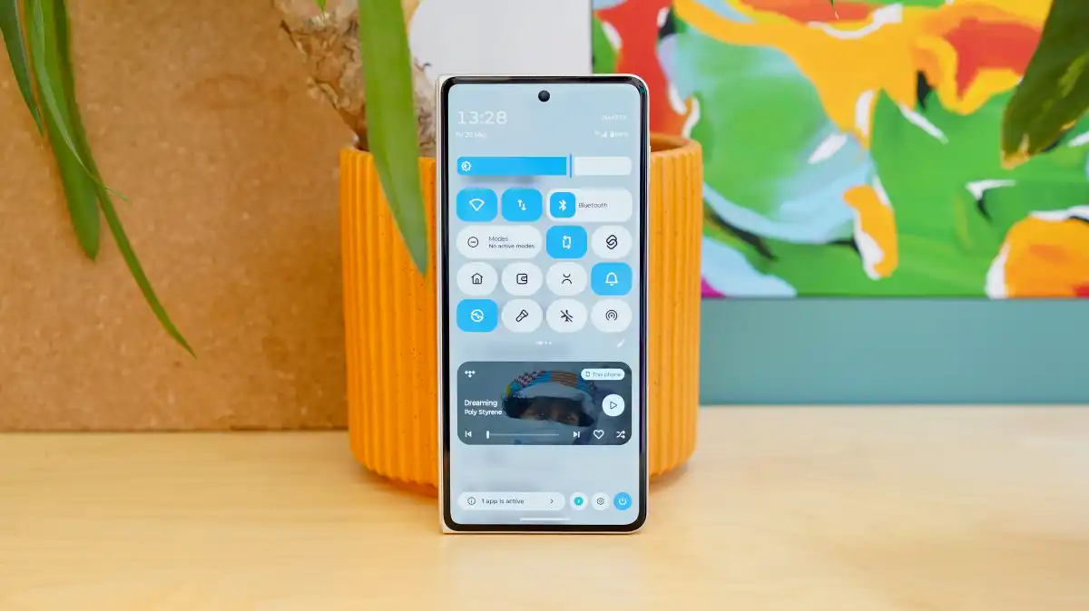 Обзор Motorola Razr Fold — премиальный складной смартфон картинка Motorola Razr Fold