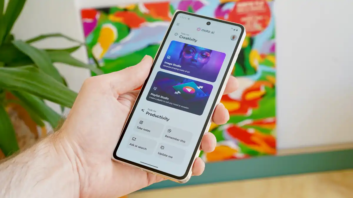 Обзор Motorola Razr Fold — премиальный складной смартфон картинка Motorola Razr Fold