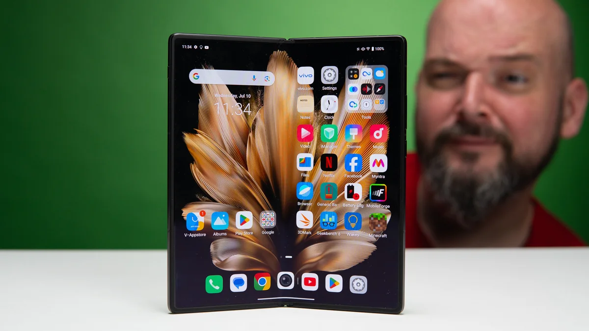 Битва за гибкие экраны: Samsung меняет форму Galaxy Z Fold 8, а Vivo выкатывает ИИ-менеджер файлов картинка Samsung Galaxy Z Fold 8: стоит ли покупать? | DGL.RU